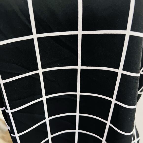 LOFT Women’s Scoop Neck Windowpane Plaid Tank Black White Size Medium - Picture 2 of 6